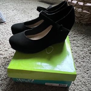Y-not ? Makenzie woman’s shoes - size 8.5. Worn once